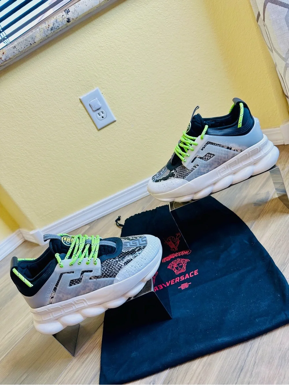 Versace chain reaction